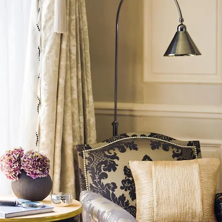 Four Seasons Des Bergues Hotel