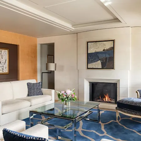 Four Seasons Des Bergues Hotel