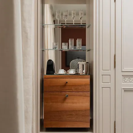 Hotel Four Seasons Des Bergues 5*