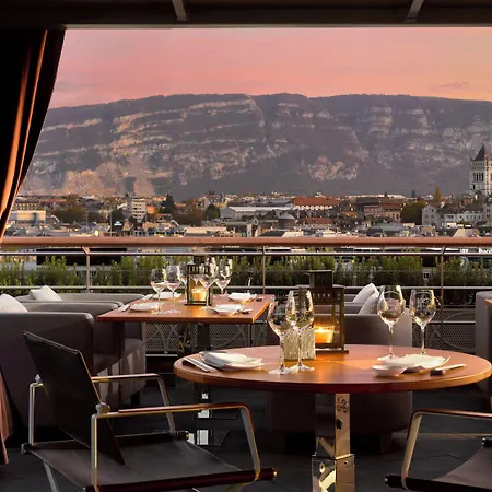 Four Seasons Des Bergues Hotel