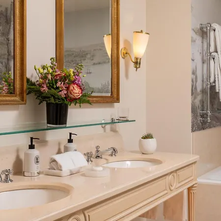 Four Seasons Des Bergues