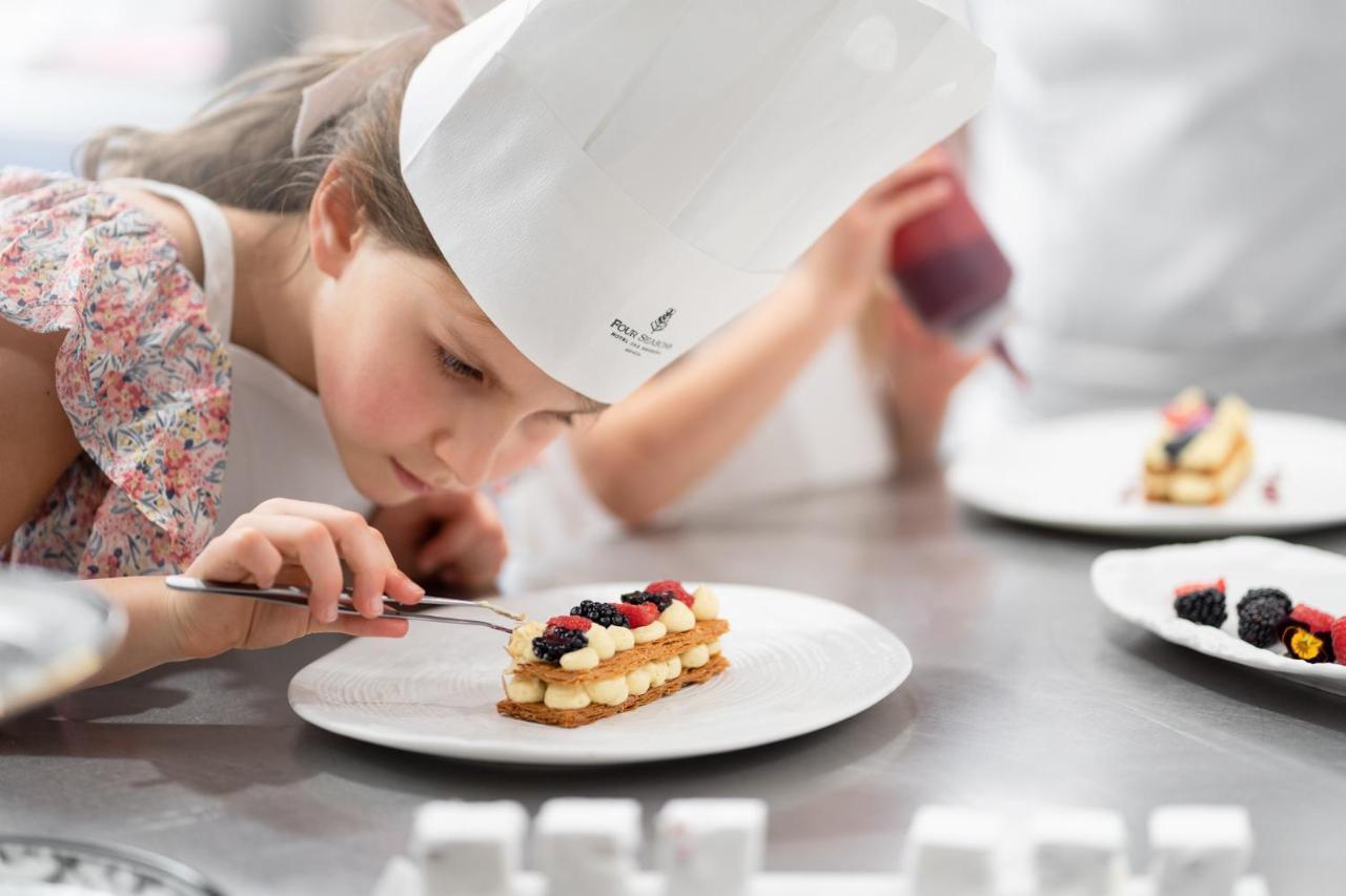 Four Seasons Des Bergues 5*