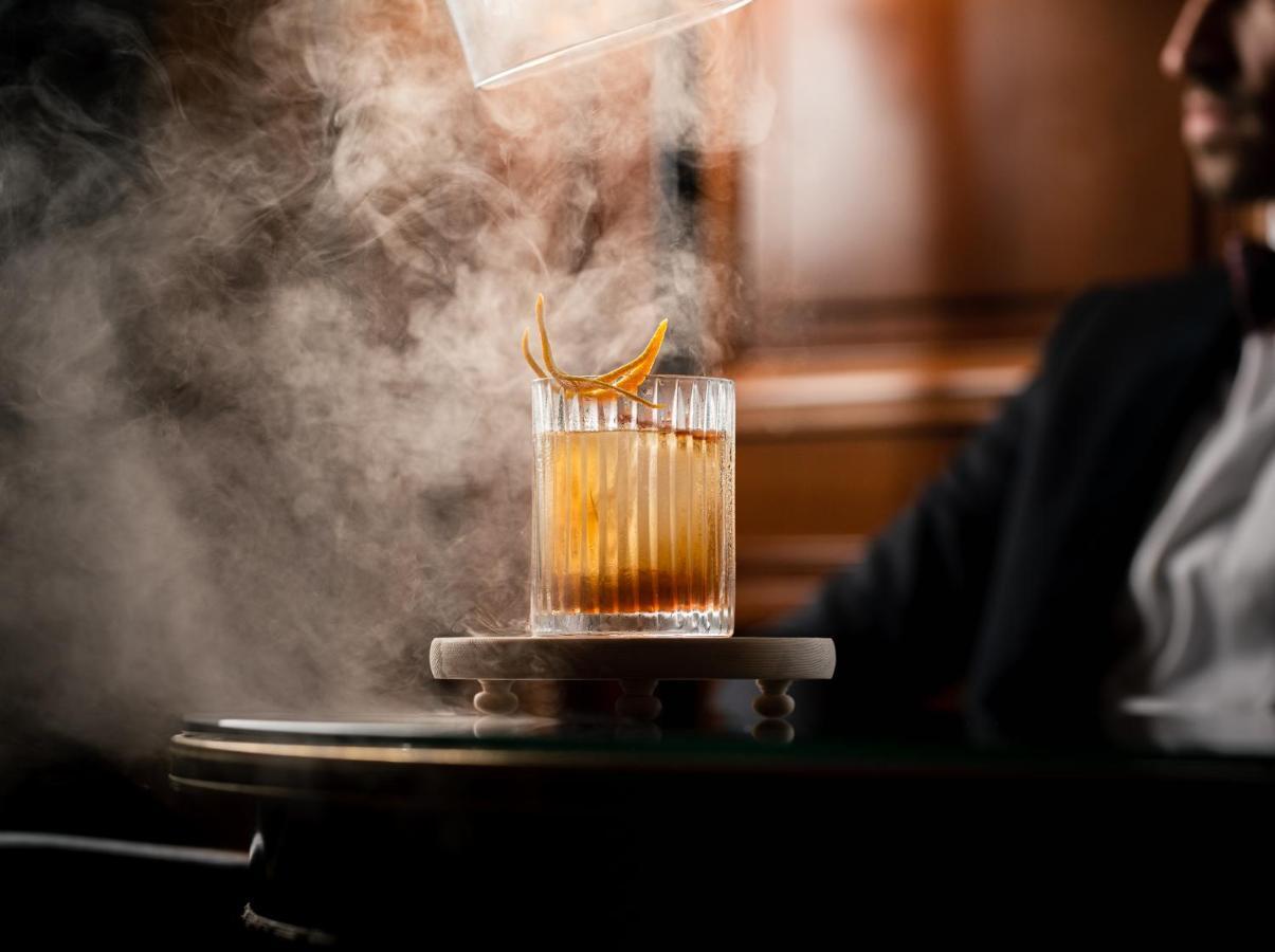 Four Seasons Des Bergues 5*