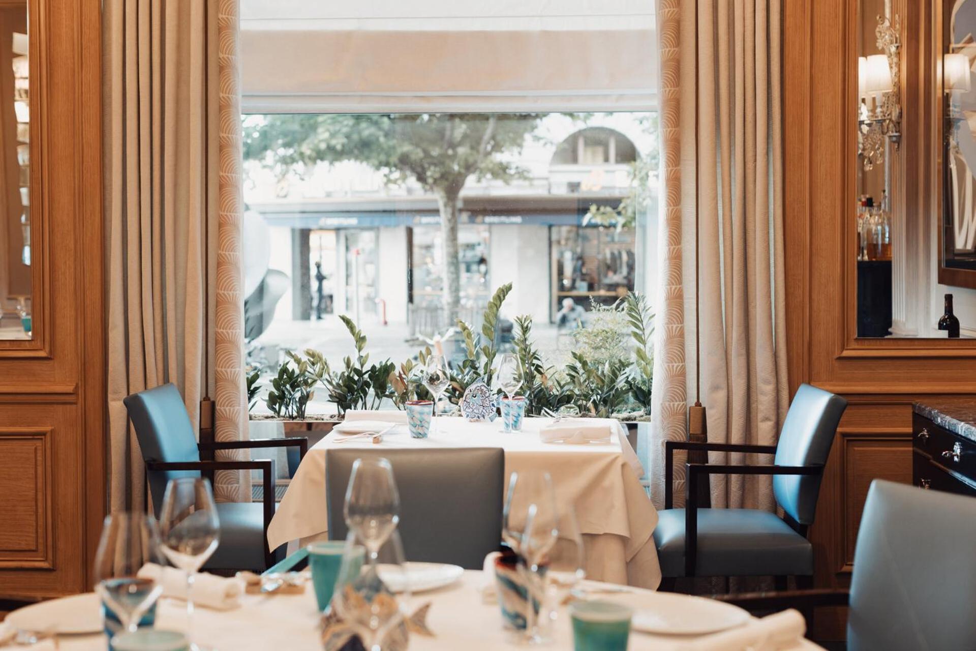 Four Seasons Des Bergues 5*