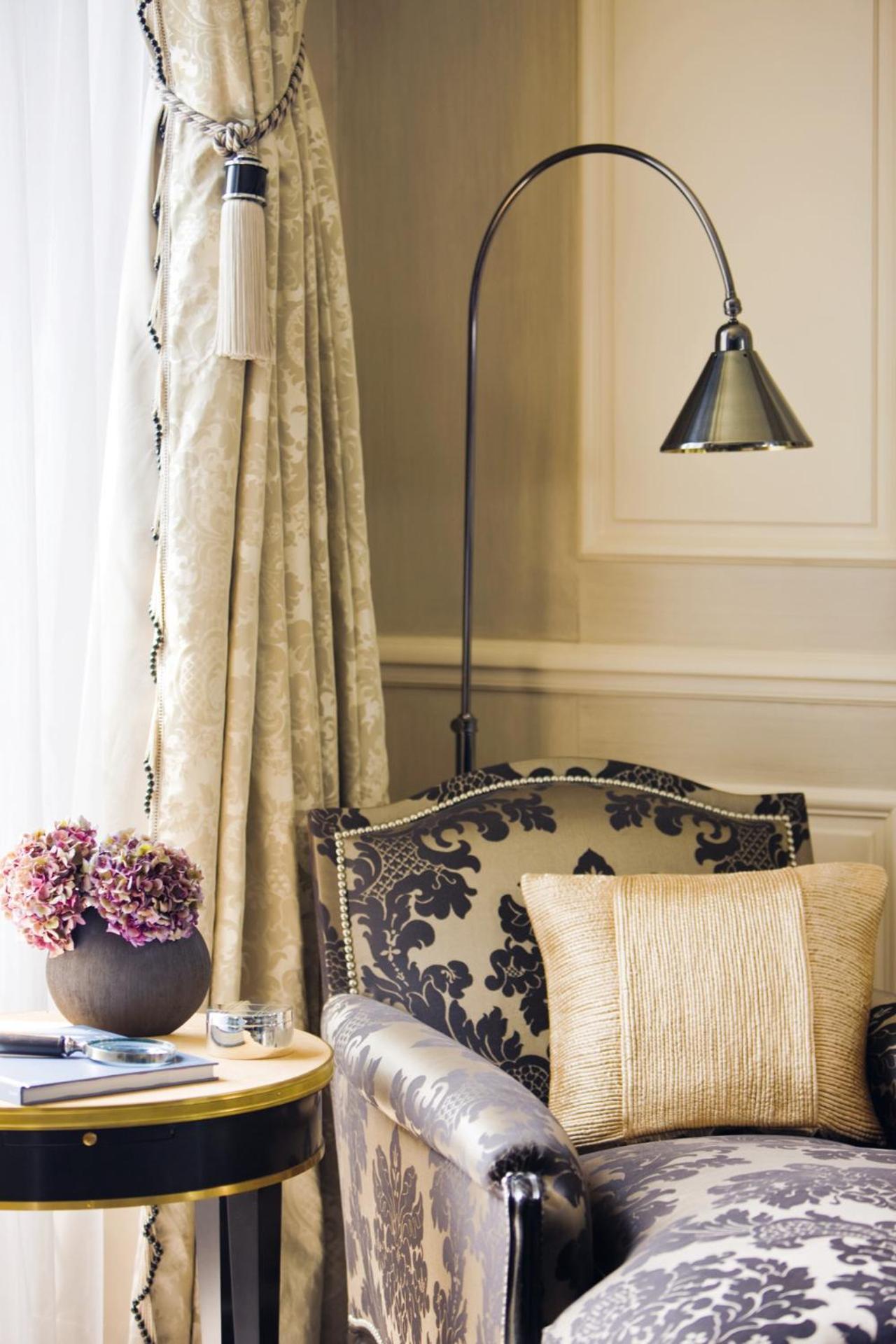 Four Seasons Des Bergues Hotel