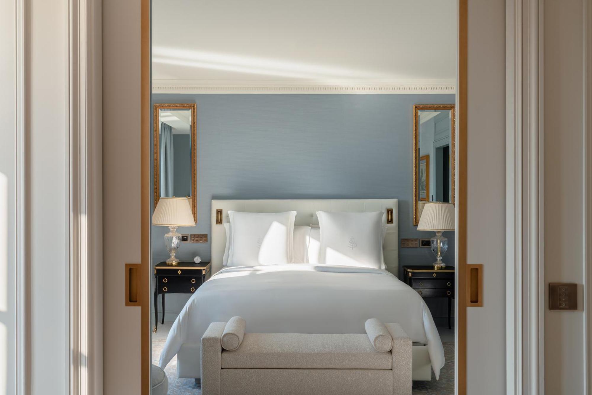 Four Seasons Des Bergues Hotel 5*