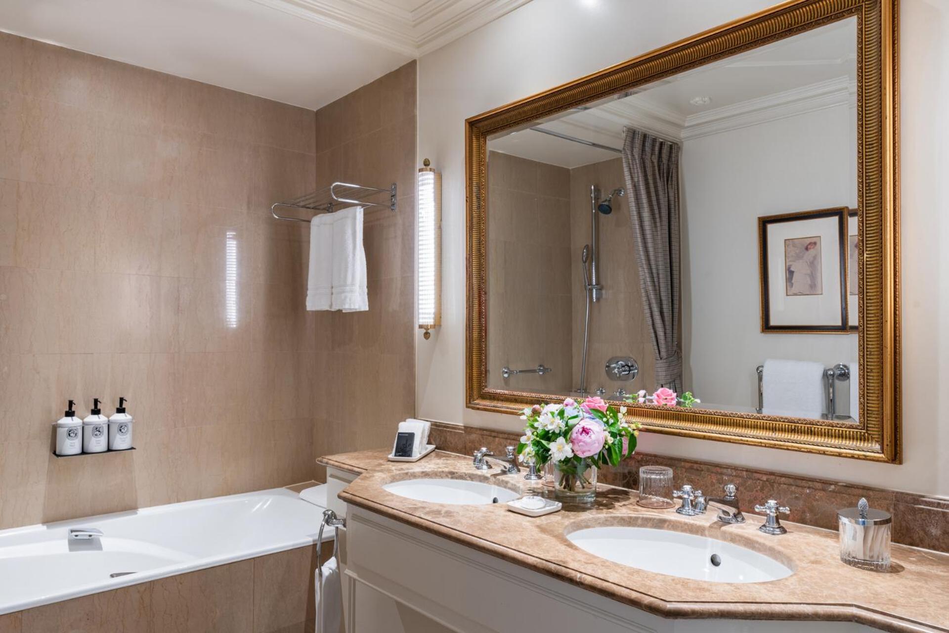 Four Seasons Des Bergues Hotel