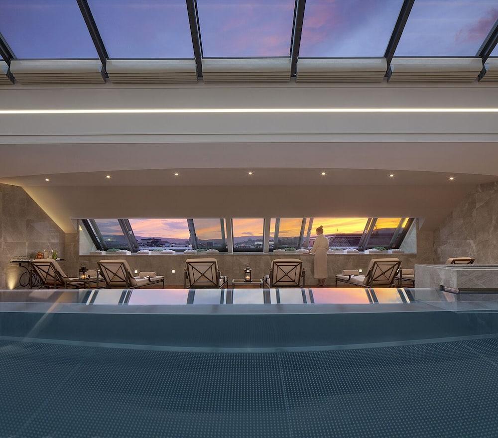 Four Seasons Des Bergues 5*