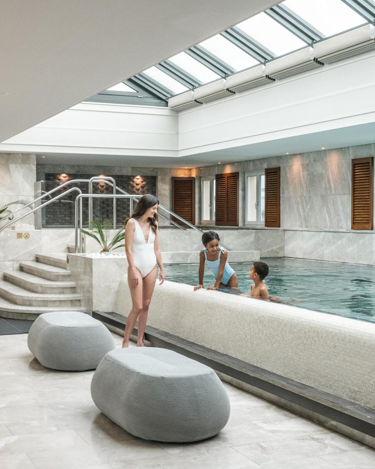 Four Seasons Des Bergues 5*