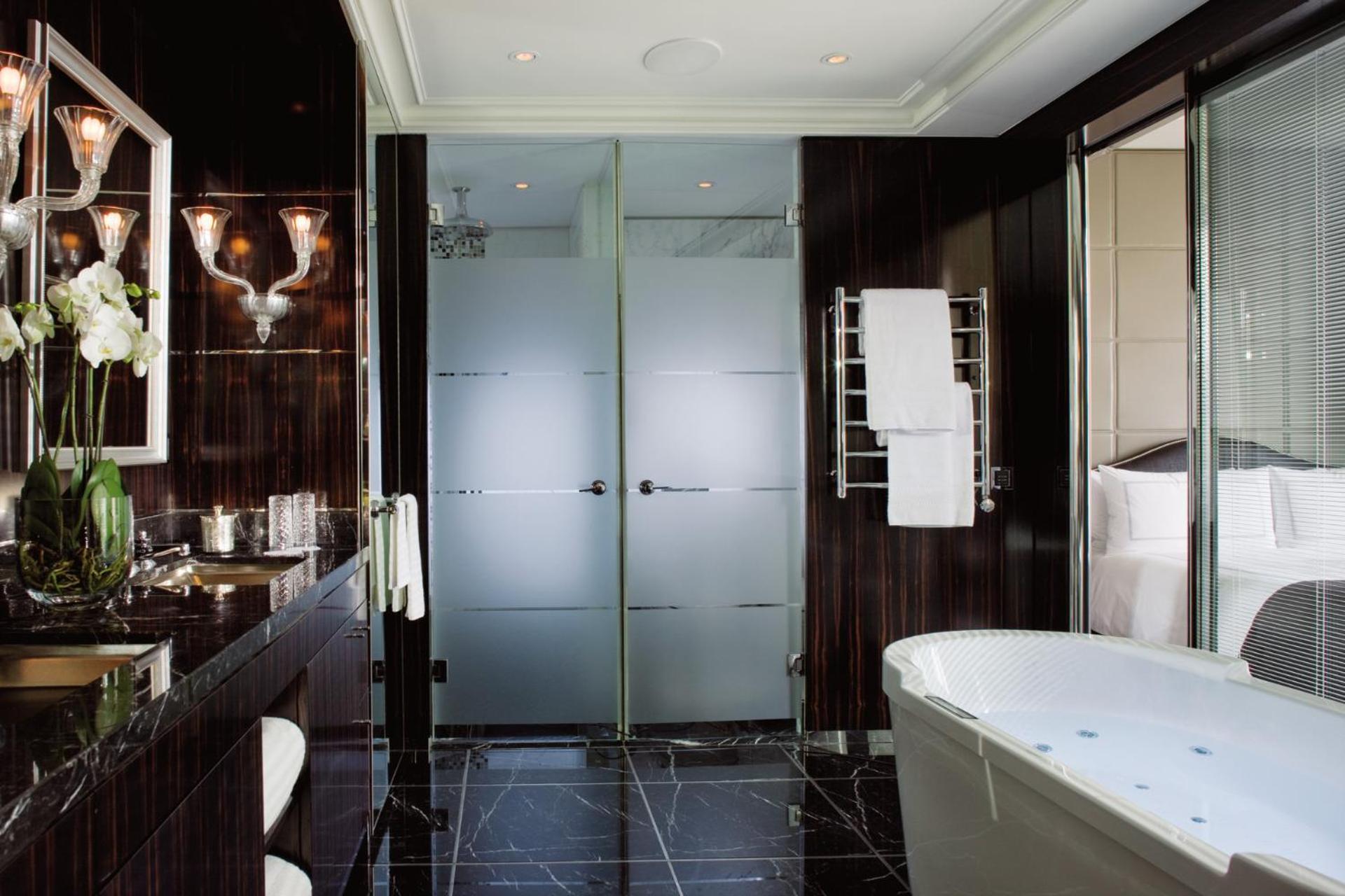 Four Seasons Des Bergues 5*